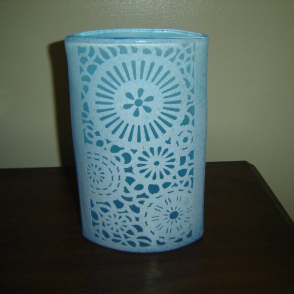 Tall light blue oval frosted snowflake art glass vase VGU - Picture 1 of 3